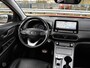 Hyundai Kona Electric EV Premium 64 kWh | SOH 98% | 3-FASE | HUD | ACC | Leder | Warmtepomp | Stoel + Stuurwielverwarming | Stoelventilatie | Camera | Krell Audio | Apple CarPlay Android Auto | 17" | 1e Eig.