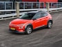 Hyundai Kona Electric EV Premium 64 kWh | SOH 98% | 3-FASE | HUD | ACC | Leder | Warmtepomp | Stoel + Stuurwielverwarming | Stoelventilatie | Camera | Krell Audio | Apple CarPlay Android Auto | 17" | 1e Eig.
