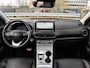 Hyundai Kona Electric EV Premium 64 kWh | SOH 98% | 3-FASE | HUD | ACC | Leder | Warmtepomp | Stoel + Stuurwielverwarming | Stoelventilatie | Camera | Krell Audio | Apple CarPlay Android Auto | 17" | 1e Eig.