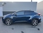 Toyota C-HR / C-HR+ 1.8 Hybrid 140 Executive Auto vol luxe met zeer lage KM stand! Dodehoekdetectie, camera, cruise control, stoelverwarming, NL-auto, automaat!