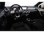Mercedes-Benz A-klasse 180 AMG Night Pakket Automaat Panoramadak Sfeerverlichting Keyless Half Leder Full LED 18 inch Widescreen Navigatie Camera Stoelverwarming
