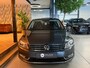 Volkswagen Passat 1.8 TSI Highline Trekhaak StoelVW PDC Cruise Clima Rijklaar