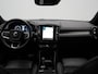 Volvo XC40 T5 Recharge R-Design PHEV 263pk Dealer O.H. | Trekhaak Af Fabriek | Adaptive Cruise | Harman / Kardon | 360 Camera | Lederen Sportstoelen Memory & Verwarmd | Apple Carplay | Stuur Verwarmd | Keyless | Blis | Navigatie | DAB | Plug In Hybrid