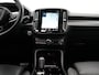 Volvo XC40 T5 Recharge R-Design PHEV 263pk Dealer O.H. | Trekhaak Af Fabriek | Adaptive Cruise | Harman / Kardon | 360 Camera | Lederen Sportstoelen Memory & Verwarmd | Apple Carplay | Stuur Verwarmd | Keyless | Blis | Navigatie | DAB | Plug In Hybrid