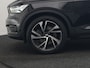 Volvo XC40 T5 Recharge R-Design PHEV 263pk Dealer O.H. | Trekhaak Af Fabriek | Adaptive Cruise | Harman / Kardon | 360 Camera | Lederen Sportstoelen Memory & Verwarmd | Apple Carplay | Stuur Verwarmd | Keyless | Blis | Navigatie | DAB | Plug In Hybrid