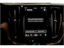 Volvo XC60 2.0 T6 AWD Recharge 293kW/399pk Aut8 Ultra Dark BOWERS&WILKINS + EL.TREKHAAK + PANORAMADAK + PILOT ASSIST + ADAPT.CRUISE + STOELMASSAGE + STOELVERWARMING&-VENTILATIE + CAMERA + BLIS + KEYLESS + HEAD-UP DISPLAY + PARKSENSOREN + 20" LM-VELGEN!!