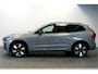 Volvo XC60 2.0 T6 AWD Recharge 293kW/399pk Aut8 Ultra Dark BOWERS&WILKINS + EL.TREKHAAK + PANORAMADAK + PILOT ASSIST + ADAPT.CRUISE + STOELMASSAGE + STOELVERWARMING&-VENTILATIE + CAMERA + BLIS + KEYLESS + HEAD-UP DISPLAY + PARKSENSOREN + 20" LM-VELGEN!!