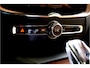 Volvo XC60 2.0 T6 AWD Recharge 293kW/399pk Aut8 Ultra Dark BOWERS&WILKINS + EL.TREKHAAK + PANORAMADAK + PILOT ASSIST + ADAPT.CRUISE + STOELMASSAGE + STOELVERWARMING&-VENTILATIE + CAMERA + BLIS + KEYLESS + HEAD-UP DISPLAY + PARKSENSOREN + 20" LM-VELGEN!!