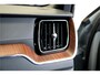 Volvo XC60 2.0 T6 AWD Recharge 293kW/399pk Aut8 Ultra Dark BOWERS&WILKINS + EL.TREKHAAK + PANORAMADAK + PILOT ASSIST + ADAPT.CRUISE + STOELMASSAGE + STOELVERWARMING&-VENTILATIE + CAMERA + BLIS + KEYLESS + HEAD-UP DISPLAY + PARKSENSOREN + 20" LM-VELGEN!!