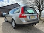 Volvo V70 2.5T Kinetic | LEder + Navi + Clima + Cruise nu €8.975,-!!