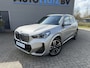 BMW X1 sDrive20i M Sport Panoramadak Stuurwielverwarming Massage 19 Inch Keyless Entry ACC Harman-Kardon Sound 360 Gr Camera Keyless Entry Head-Up Display
