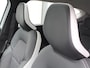 Renault Captur 1.0 TCe 90 Intens / Achteruitrijcamera / Parkeersensoren voor + achter / Elektrisch glazen schuif-/ kanteldak / Metaalkleur / Two-tone kleursamenstelling / Side-steps / Audio-navigatiesysteem full map / Apple Car Play & Android auto / LED / Armsteun voor / Bluetooth telefoonvoorbereiding / Cruise control / Automatische airco / Keyless /