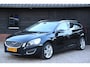 Volvo V60 1.6 T3 Summum Xenon/Leer/Navigatie/Parkeersensor/Trekhaak afneembaar