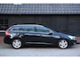 Volvo V60 1.6 T3 Summum Xenon/Leer/Navigatie/Parkeersensor/Trekhaak afneembaar