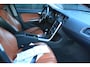 Volvo V60 1.6 T3 Summum Xenon/Leer/Navigatie/Parkeersensor/Trekhaak afneembaar