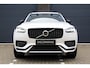 Volvo XC90 2.0 T8 Recharge AWD Ultra Dark | Vol in de opties | Panorama dak | Bowers & Wilkins | Nappa leder | Elektrische trekhaak | 22' velgen | Nieuwstaat.
