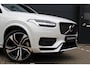 Volvo XC90 2.0 T8 Recharge AWD Ultra Dark | Vol in de opties | Panorama dak | Bowers & Wilkins | Nappa leder | Elektrische trekhaak | 22' velgen | Nieuwstaat.