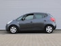 Kia Venga 1.4 CVVT First Edition | Trekhaak | Camera | Clima | Cruise | All seasons | Half leer/stof | Licht sensor | Parkeersensor achter |