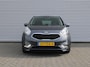 Kia Venga 1.4 CVVT First Edition | Trekhaak | Camera | Clima | Cruise | All seasons | Half leer/stof | Licht sensor | Parkeersensor achter |