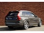 Volvo XC90 T8 Recharge AWD Ultimate Bright | Long Range | Luchtvering | Bowers & Wilkins geluidsinstallatie | Panoramisch dak met schuif-/kantel functie | Verwarmbare voor-/achter stoelen | Ventileerbare stoelen voor | Massage Functie voor | 21'' Lichtmetalen velgen | Head-Up Display | Keyless entry/start |