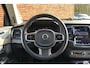 Volvo XC90 T8 Recharge AWD Ultimate Bright | Long Range | Luchtvering | Bowers & Wilkins geluidsinstallatie | Panoramisch dak met schuif-/kantel functie | Verwarmbare voor-/achter stoelen | Ventileerbare stoelen voor | Massage Functie voor | 21'' Lichtmetalen velgen | Head-Up Display | Keyless entry/start |