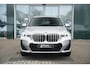 BMW X1 sDrive18i M Sportpakket | Panoramadak | Driving Assistant Plus | Elektrische Trekhaak | Elektrische Stoelen | Hifi-system Harman/kardon | Premium pack | 19 inch lichtmetalen M wielen |