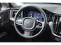 Volvo XC60 T6 Hybride AWD Plus Dark LONG RANGE | Panoramadak | Stoel + Stuur Verwarmd | Camera | Apple CarPlay |