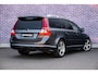 Volvo V70 2.0T Automaat R-Edition | Park assist voor en achter | Parkeercamera | Trekhaak | Stoelverwarming |