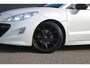 Peugeot RCZ 1.6 Automaat | Apple Carplay / Android auto | Cruise control | Climate control | 19" Lichtmetalen velgen | Parelmoer wit | Volledig onderhouden | Achterspoiler |