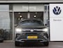Volkswagen Tiguan 1.5 272 pk eHybrid R-Line Edition | Blackstyle | Zwenkbare Trekhaak | Panoramadak | Head-up Display | Elektr. Verst. Voorstoelen | Achteruitrij Camera | Voorstoelen + Stuur Verwarmd | Elektrische Achterklep | Matrix Led Koplampen |
