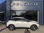 Peugeot 3008 1.6 HYbrid 225 GT | Meest Complete Uitvoering | Afneembare trekhaak 1250 KG | Schuif Kantel Panoramadak | Focal l Alcantara / Massage Stoelen | Full LED | Keyless Pakket | Night Vision | 360 Graden Camera | 19 Inch Velgen | Navigatie | Adaptieve Cruise Control |