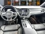Volvo S60 T4 A/T R-Design | 19" | Stoelverwarming | Parkeercamera | Elektr. verst. best. Stoel | Neerklapbare Achterbank | Carplay | Keyless