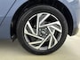 Hyundai i20 1.0 T-GDI PREMIUM SKY | OPEN DAK | NAVI | CAMERA | STOEL- & STUURVERWARMING | CRUISE | CLIMA | DODHOEK DETECTIE | 16'' LM VELGEN | FABREIKSGARANTIE GELDIG T/M 11-2029! |