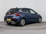 Hyundai i20 1.0 T-GDI PREMIUM SKY | OPEN DAK | NAVI | CAMERA | STOEL- & STUURVERWARMING | CRUISE | CLIMA | DODHOEK DETECTIE | 16'' LM VELGEN | FABREIKSGARANTIE GELDIG T/M 11-2029! |