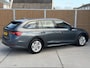 Skoda Octavia Combi 1.0 TSI Business Edition Trekhaak afneembaar | Elektrisch bedienbare achterklep | LED verlichting | Climate & cruise control | Navigatiesysteem | Apple CarPlay/Android Auto | Parkeersensoren voor en achter