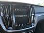 Volvo V60 2.0 B3 Momentum Advantage | Trekhaak | Lederen Bekleding | Stoelverwarming | Achteruitrijcamera | Parkeersensoren | BLIS | Cruise Control Adaptief | Verwarmde Voorruit | Navigatie | Apple Carplay | Android Auto