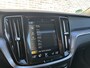 Volvo V60 2.0 B3 Momentum Advantage | Trekhaak | Lederen Bekleding | Stoelverwarming | Achteruitrijcamera | Parkeersensoren | BLIS | Cruise Control Adaptief | Verwarmde Voorruit | Navigatie | Apple Carplay | Android Auto