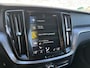 Volvo V60 2.0 B3 Momentum Advantage | Trekhaak | Lederen Bekleding | Stoelverwarming | Achteruitrijcamera | Parkeersensoren | BLIS | Cruise Control Adaptief | Verwarmde Voorruit | Navigatie | Apple Carplay | Android Auto