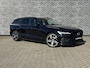Volvo V60 2.0 B3 Momentum Advantage | Trekhaak | Lederen Bekleding | Stoelverwarming | Achteruitrijcamera | Parkeersensoren | BLIS | Cruise Control Adaptief | Verwarmde Voorruit | Navigatie | Apple Carplay | Android Auto