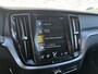 Volvo V60 2.0 B3 Momentum Advantage | Trekhaak | Lederen Bekleding | Stoelverwarming | Achteruitrijcamera | Parkeersensoren | BLIS | Cruise Control Adaptief | Verwarmde Voorruit | Navigatie | Apple Carplay | Android Auto