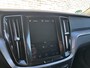 Volvo V60 2.0 B3 Momentum Advantage | Trekhaak | Lederen Bekleding | Stoelverwarming | Achteruitrijcamera | Parkeersensoren | BLIS | Cruise Control Adaptief | Verwarmde Voorruit | Navigatie | Apple Carplay | Android Auto