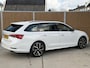 Skoda Octavia Combi 1.0 e-TSI Sport Automaat Trekhaak uitklapbaar | LED verlichting | Sfeerverlichting | Climate & cruise control | Lichtmetalen velgen 18 inch | Sportonderstel | Zwart optiek | Parkeersensoren voor en achter