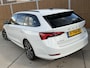 Skoda Octavia Combi 1.0 e-TSI Sport Automaat Trekhaak uitklapbaar | LED verlichting | Sfeerverlichting | Climate & cruise control | Lichtmetalen velgen 18 inch | Sportonderstel | Zwart optiek | Parkeersensoren voor en achter