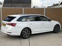 Skoda Octavia Combi 1.0 e-TSI Sport Automaat Trekhaak uitklapbaar | LED verlichting | Sfeerverlichting | Climate & cruise control | Lichtmetalen velgen 18 inch | Sportonderstel | Zwart optiek | Parkeersensoren voor en achter