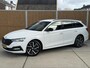 Skoda Octavia Combi 1.0 e-TSI Sport Automaat Trekhaak uitklapbaar | LED verlichting | Sfeerverlichting | Climate & cruise control | Lichtmetalen velgen 18 inch | Sportonderstel | Zwart optiek | Parkeersensoren voor en achter