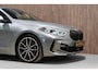 BMW 1-Serie 118i M-Sport Pano HUD HK Muziek Kuipstoelen BTW
