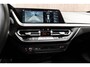 BMW 1-Serie 118i M-Sport Pano HUD HK Muziek Kuipstoelen BTW