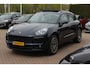 Porsche Macan 2.0 / Trekhaak / Panoramadak / Camera / Adaptieve Stoelen / 21'' / Luchtvering / Stoelverwarming / Cruise control