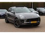 Porsche Macan 3.0 S / NL Auto! / 2e Eign. / Panoramadak / Camera / Adaptieve Stoelen / Luchtvering / 21'' / Bose / Sportdesign&Chrono / Stoelventilatie / Stuur+Stoelverwarming / Dodehoek / DAB / Cruise Control