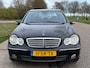 Mercedes-Benz C-klasse 200 K. Avantgarde Automaat ECC Audio-CD/Navigatie Leder/Stof LMV 16" Cruise Dealeronderhoud Apk 02/01/2027